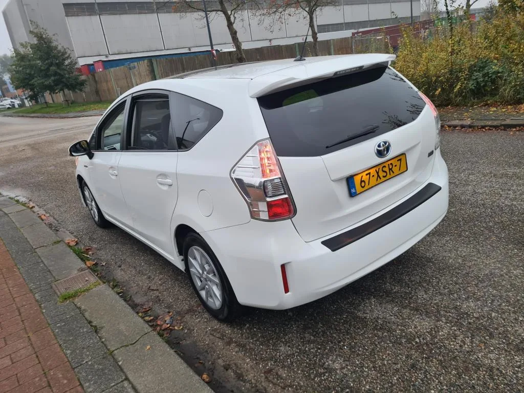 Toyota Prius (2012) — foto 1