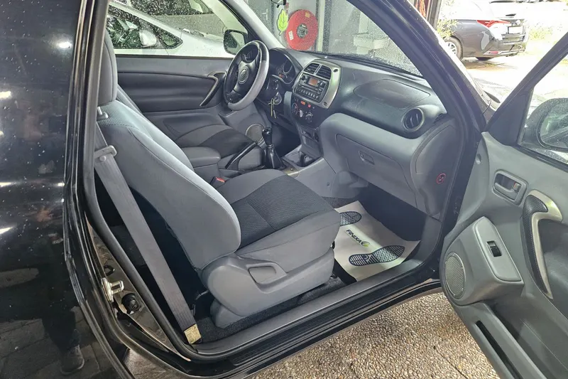 Toyota RAV4 (2003)