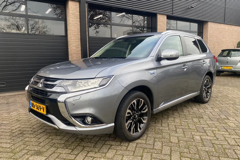 Mitsubishi Outlander (2016)