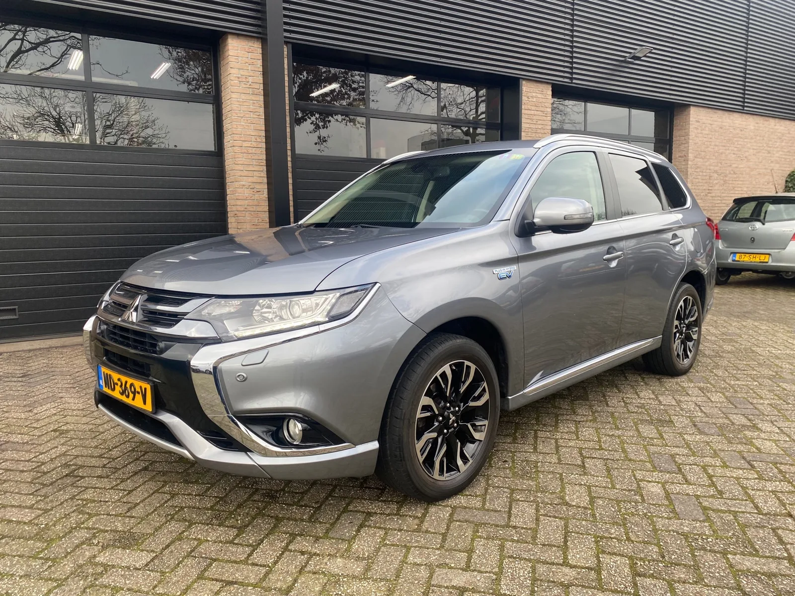 Mitsubishi Outlander (2016) — foto 1