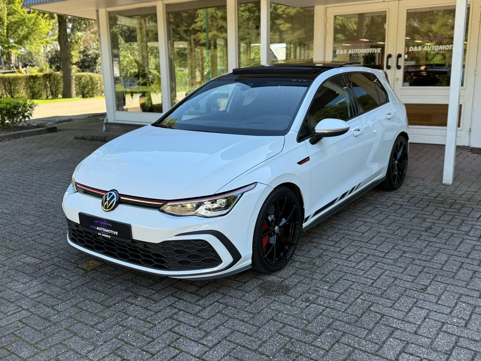 Volkswagen Golf (2022) — foto 1