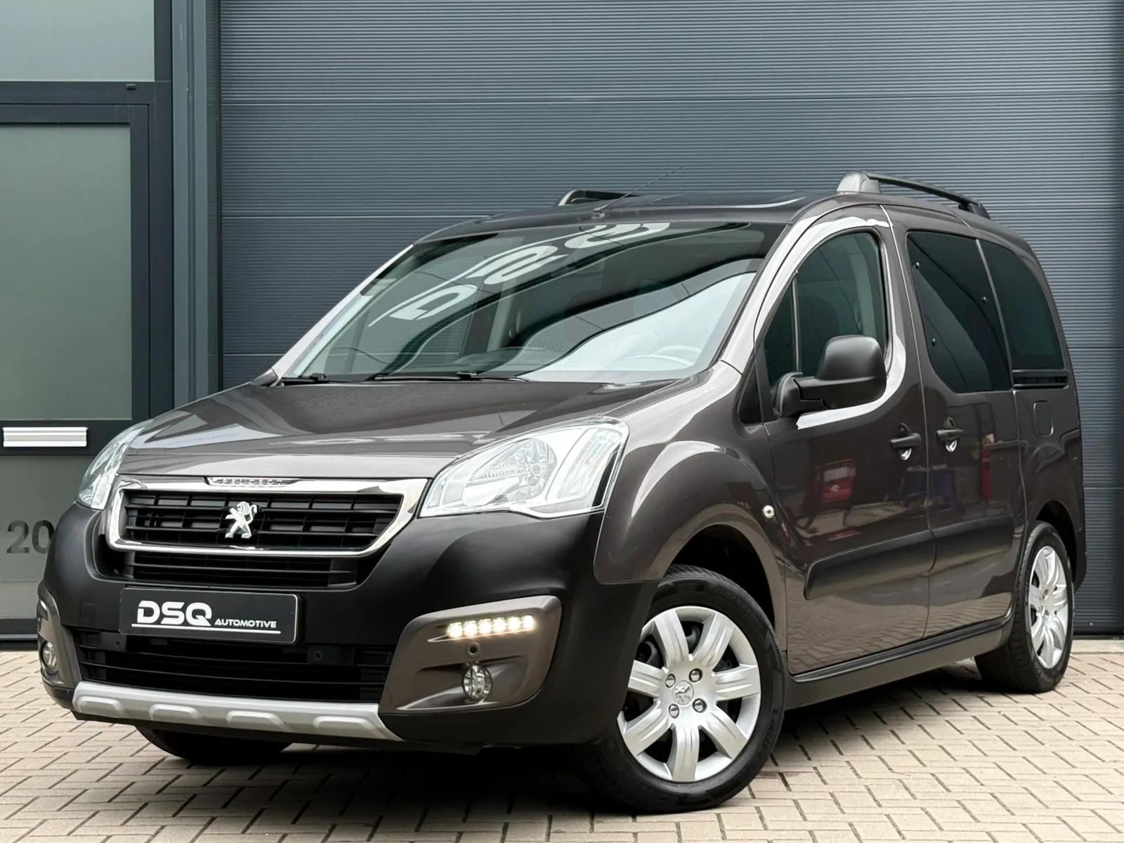 Peugeot Partner (2017) — foto 1