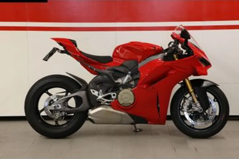 Ducati Panigale V4S (2024)