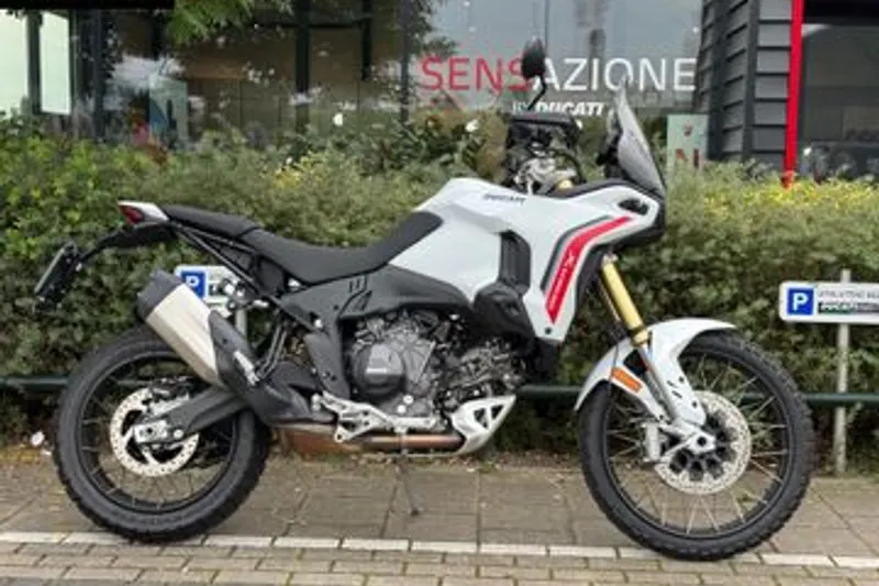 Ducati DesertX V2 (2026)