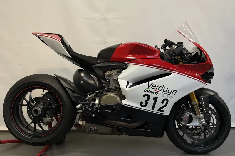 Ducati Superbike Superquadro: L-twin (2015)