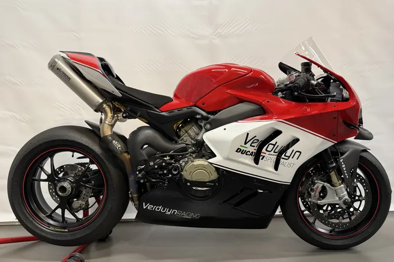 Ducati Panigale V4S (2023)