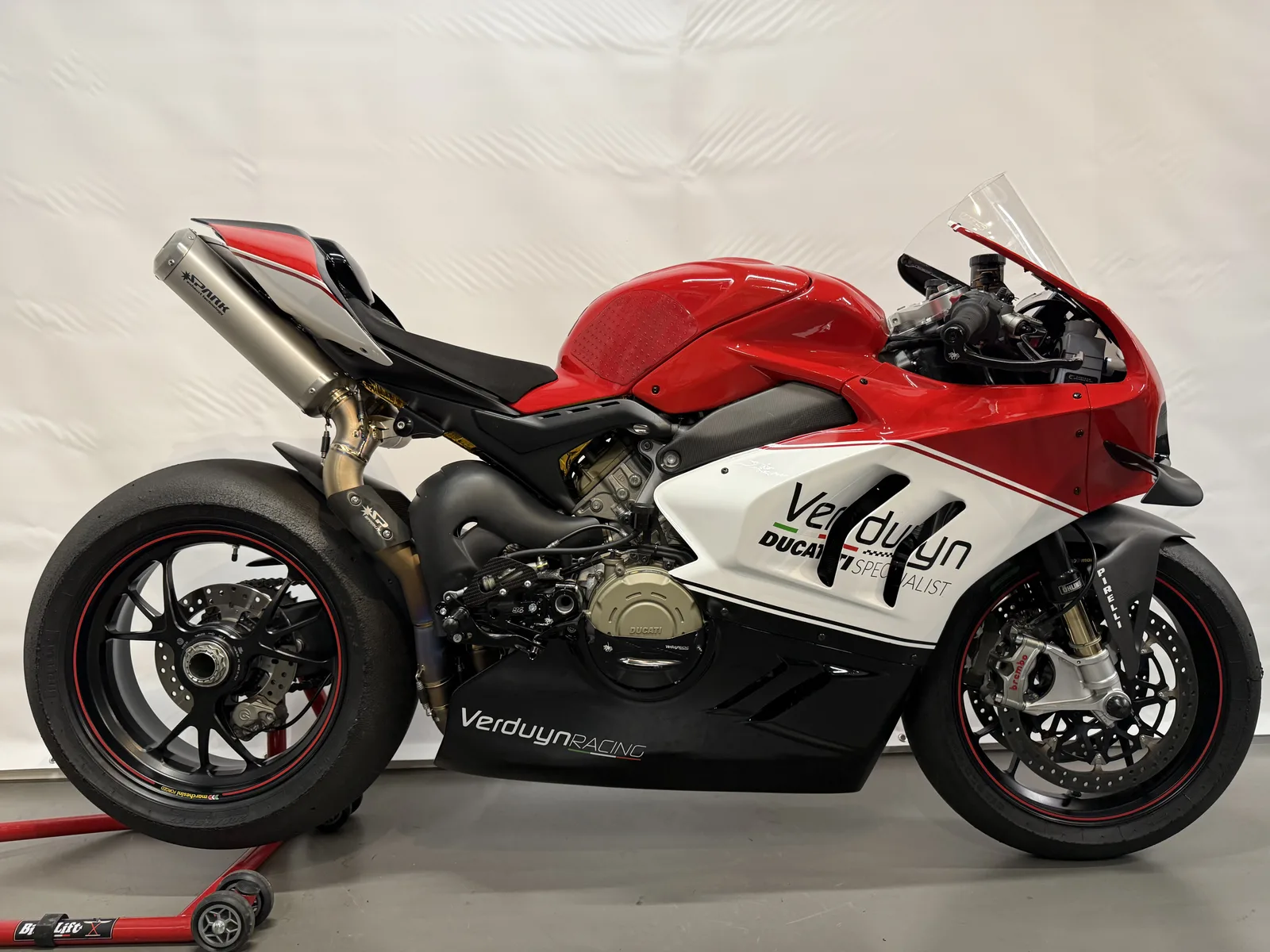 Ducati Panigale V4S (2023) — foto 1