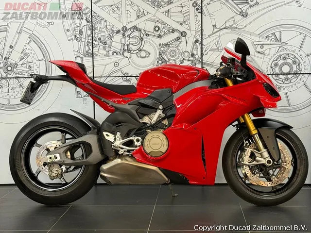 Ducati Panigale V4S (2024) — foto 1