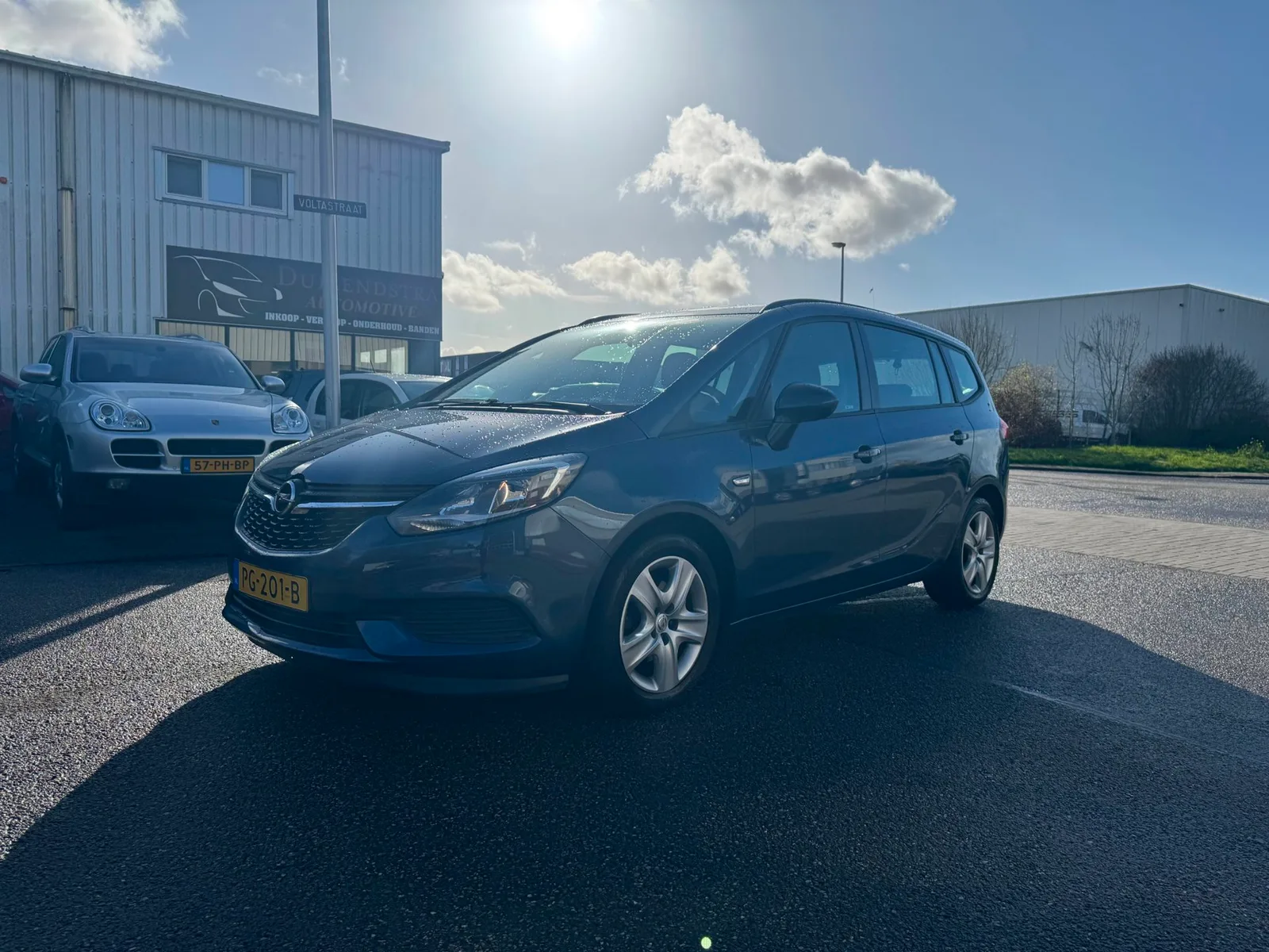 Opel Zafira (2017) — foto 1