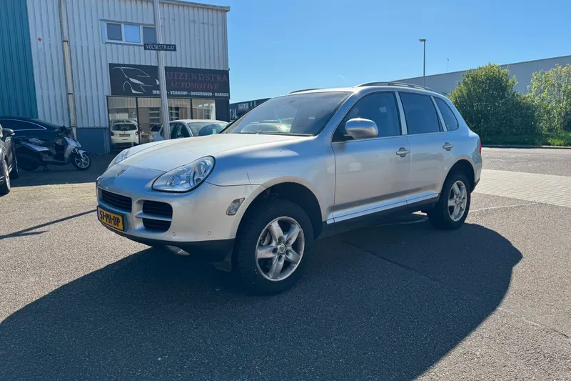 Porsche Cayenne (2004)