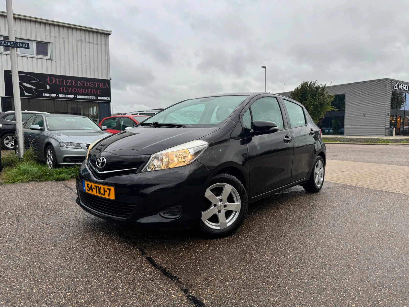 Toyota Yaris (2012) — foto 1