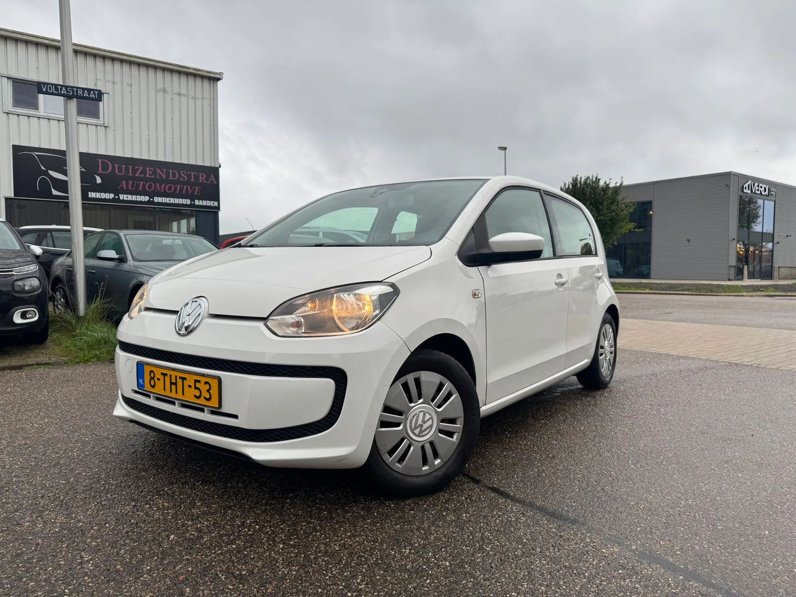Volkswagen Up! (2014) — foto 1
