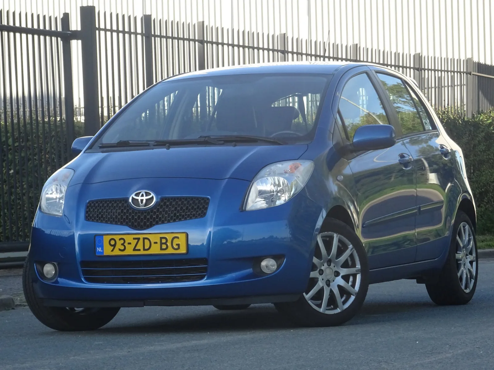Toyota Yaris (2008) — foto 1