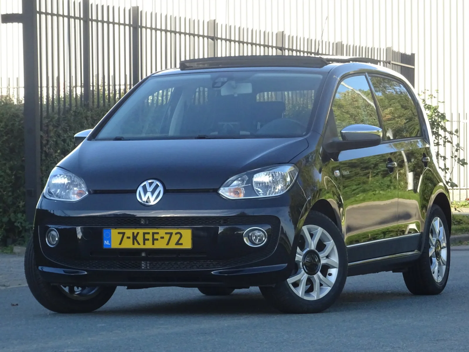 Volkswagen Up! (2013) — foto 1