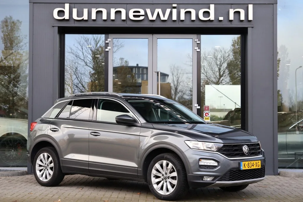 Volkswagen T-Roc (2021) — foto 1