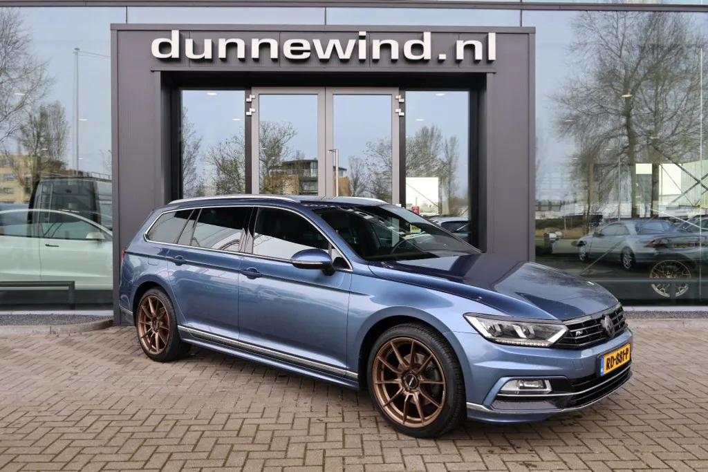 Volkswagen Passat (2017) — foto 1
