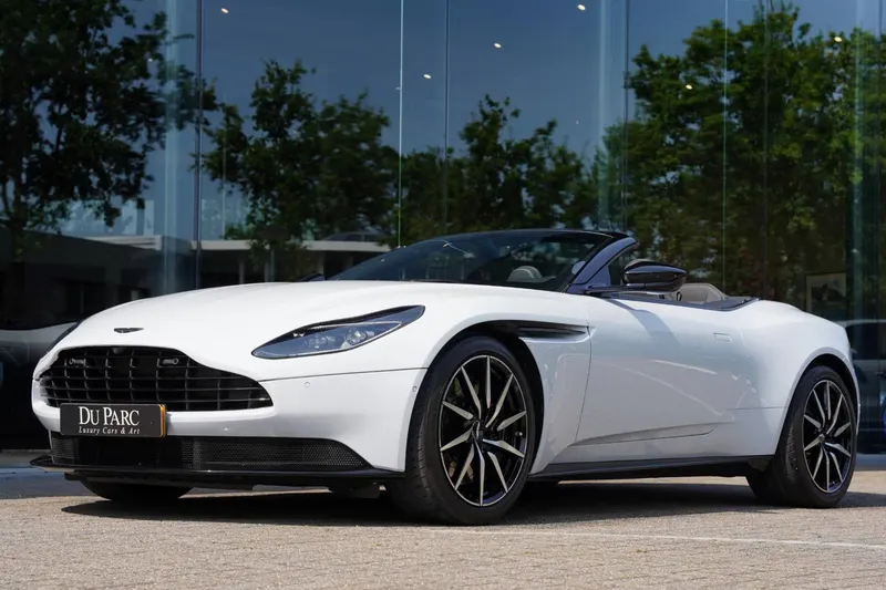 Aston Martin DB11 Volante (2023)