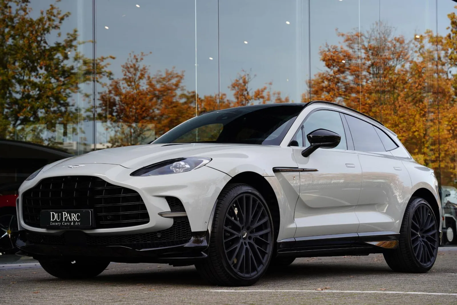 Aston Martin DBX (2024) — foto 1