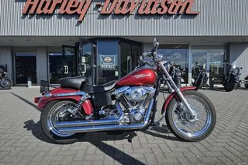Harley-Davidson Super Glide Custom (2005)