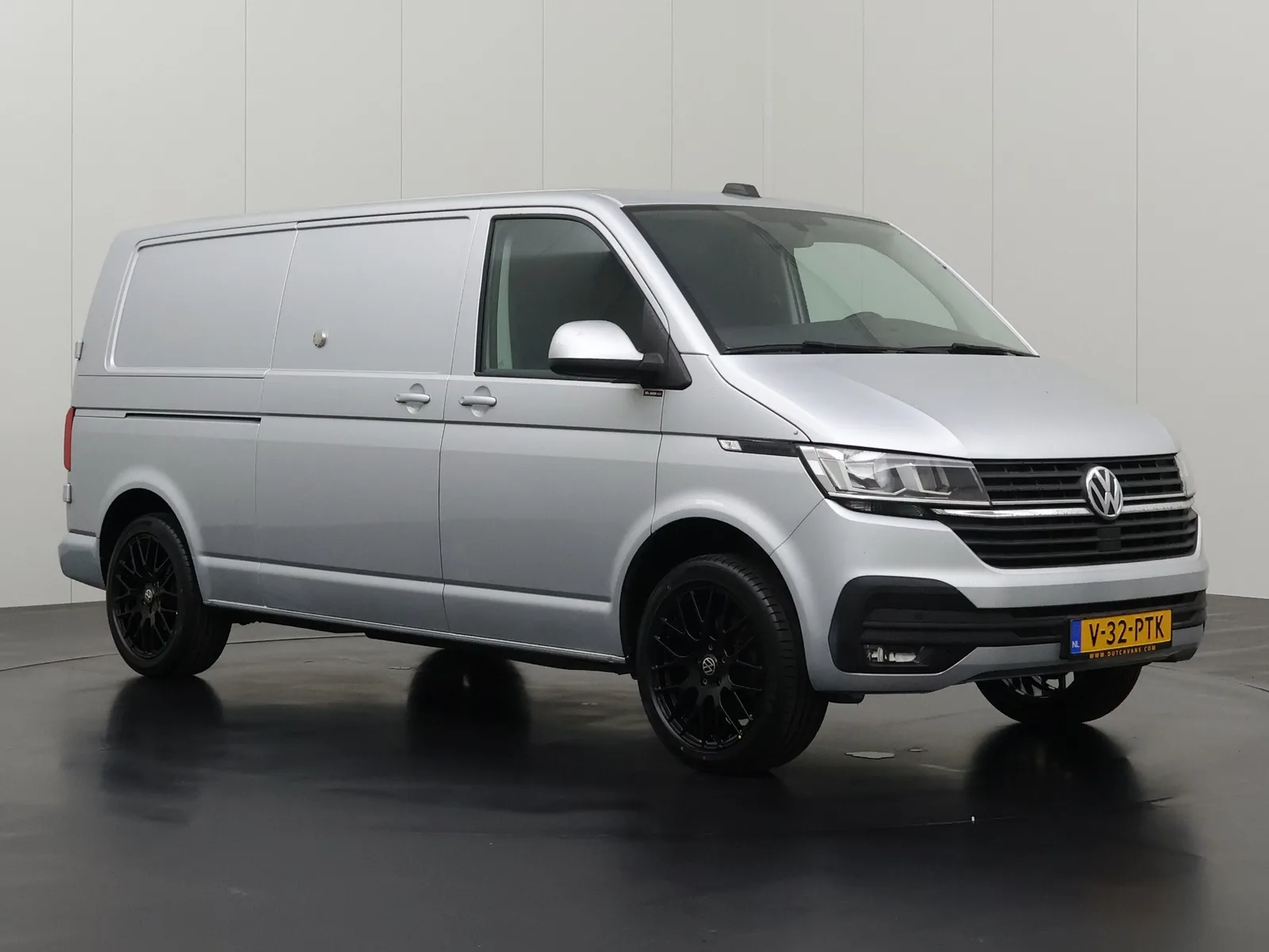 Volkswagen Transporter (2023) — foto 1