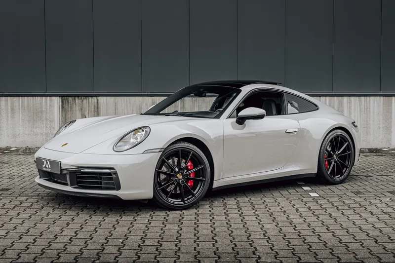 Porsche 992 (2020)