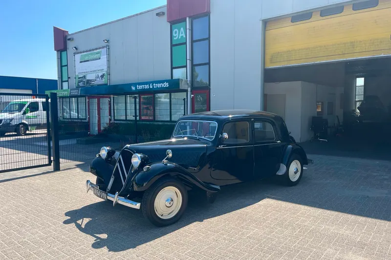 Citroën TRACTION (1954)