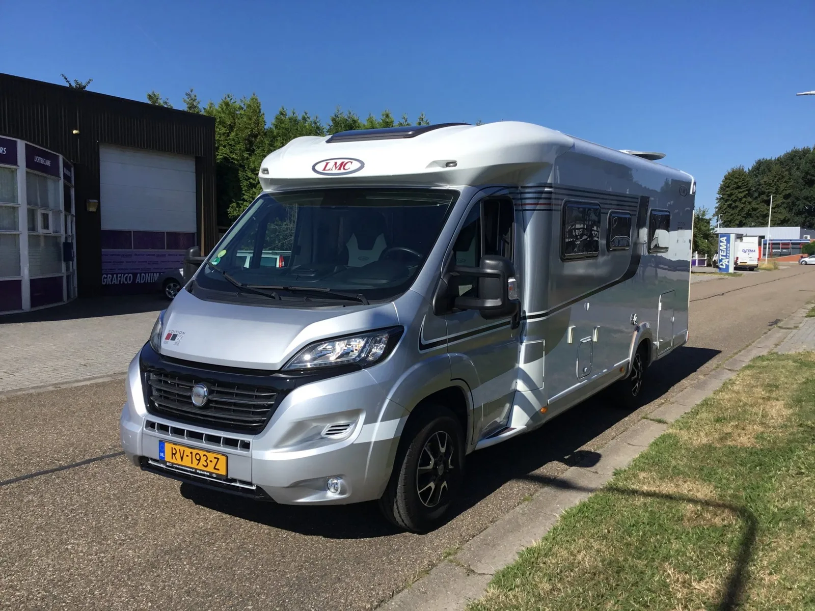 LMC T 712 (2018) — foto 1