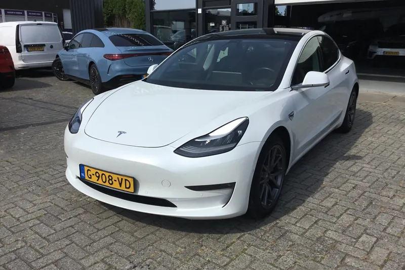 Tesla Model 3 (2019)