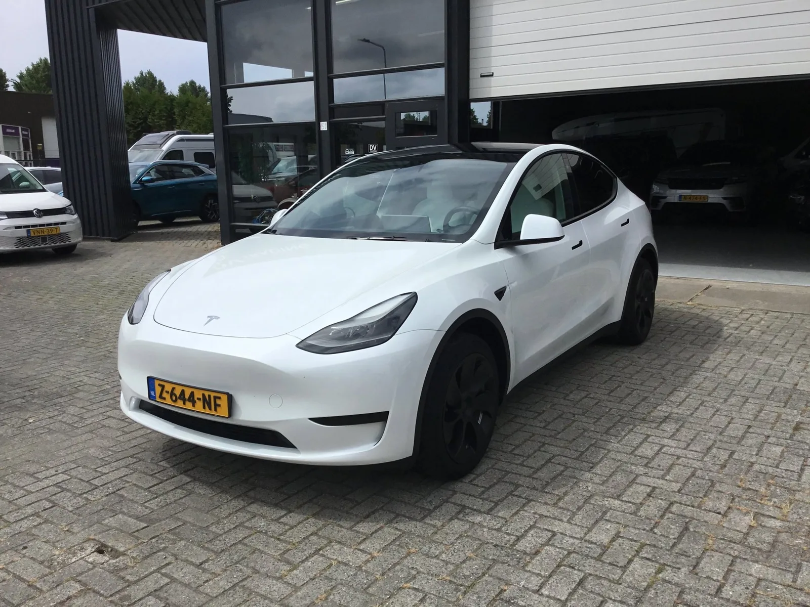 Tesla Model Y (2024) — foto 1