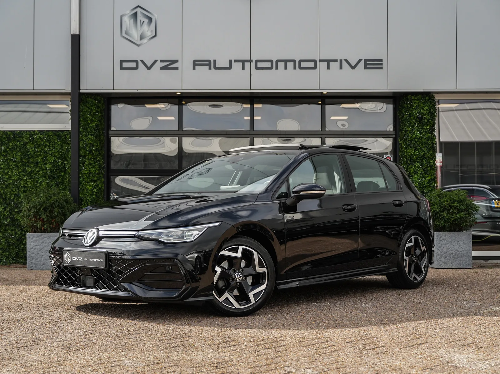 Volkswagen Golf (2025) — foto 1