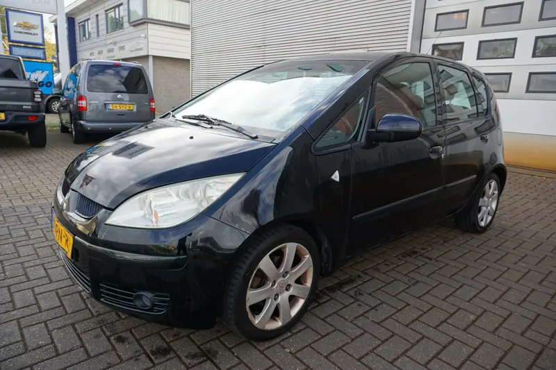 Mitsubishi Colt (2004)