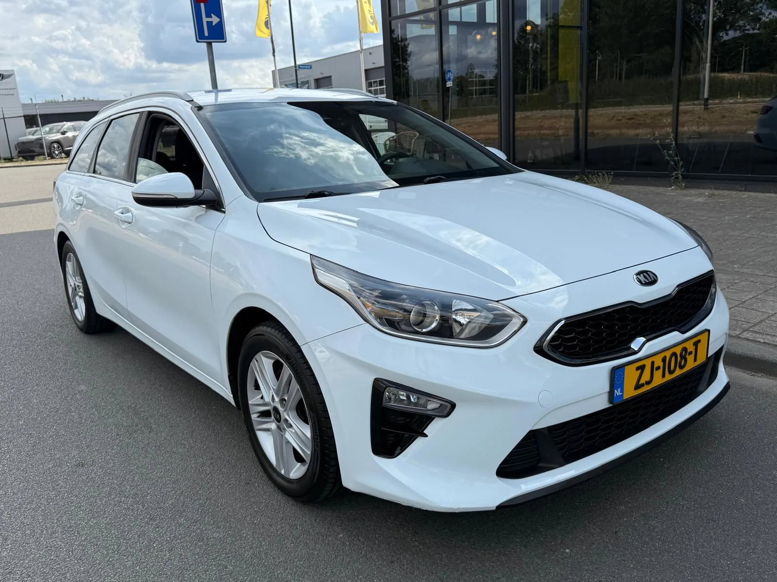 Kia Ceed Sportswagon (2019) — foto 1