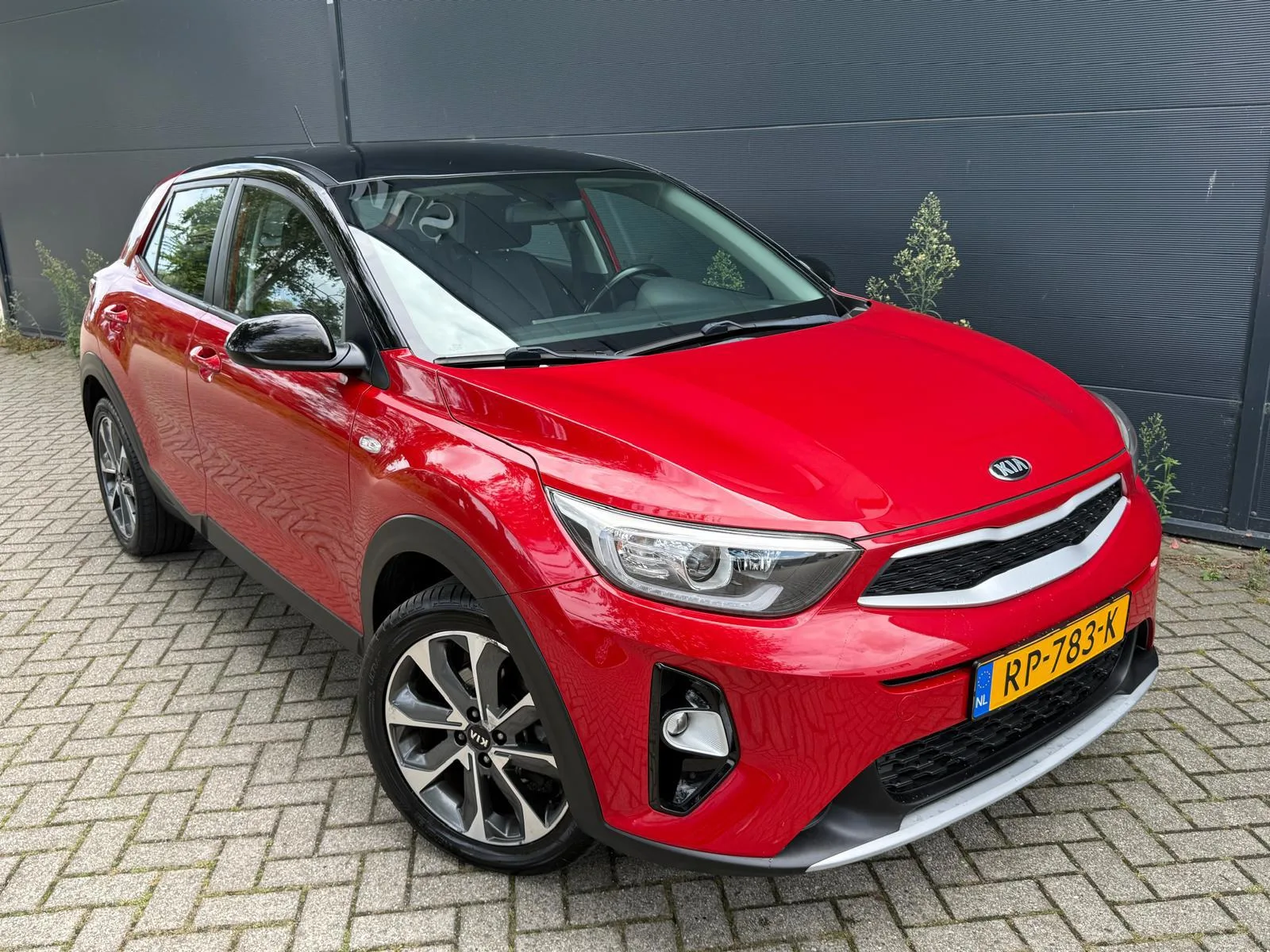 Kia Stonic (2018) — foto 1