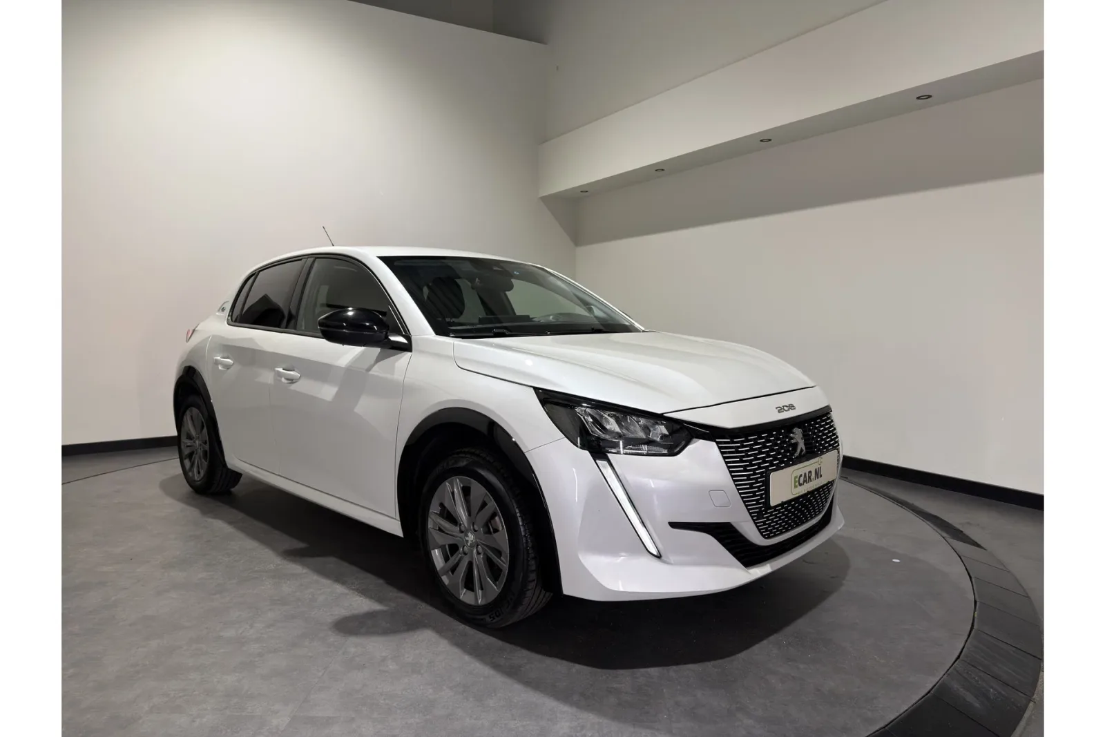 Peugeot e-208 (2022) — foto 1