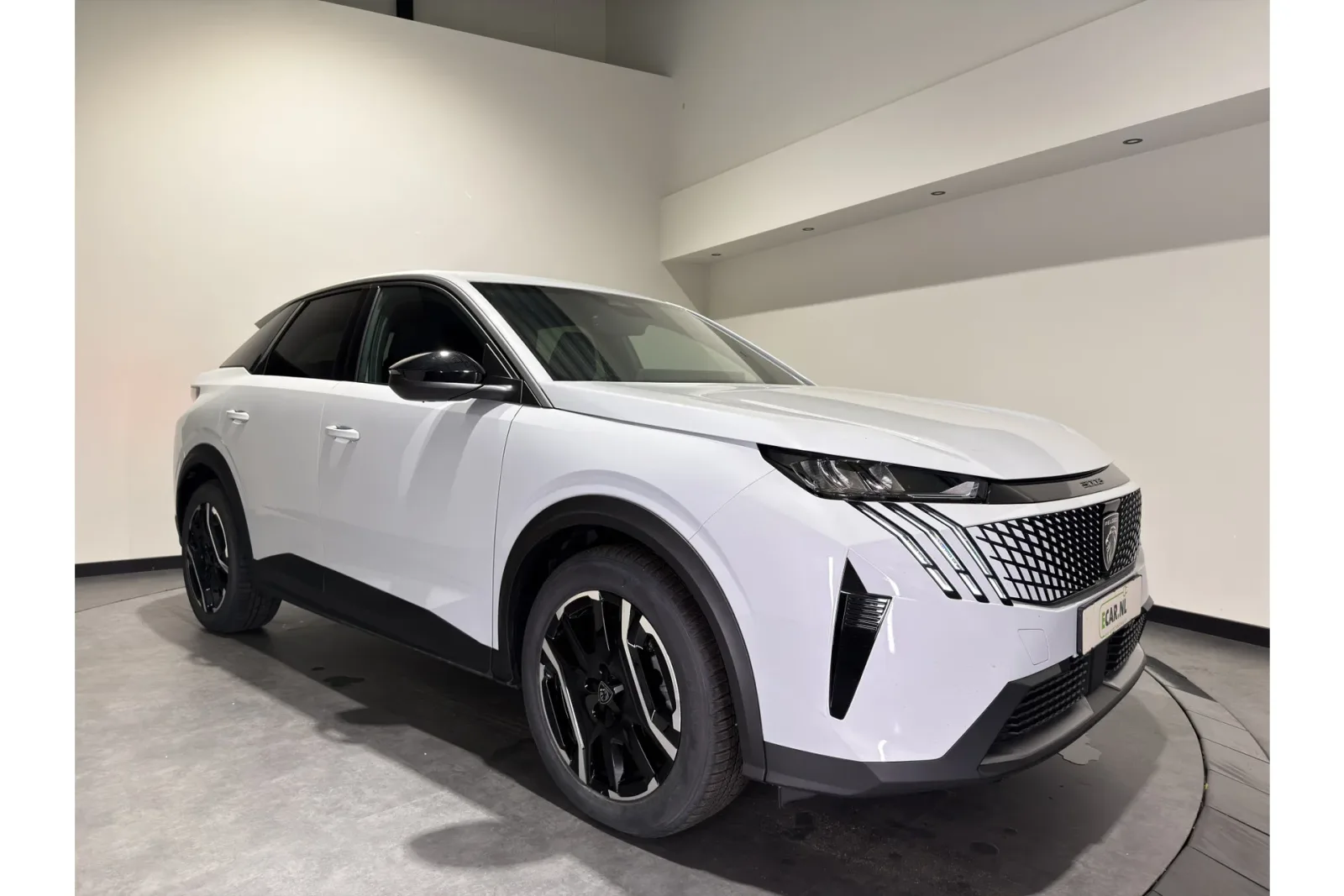 Peugeot e-3008 (2024) — foto 1