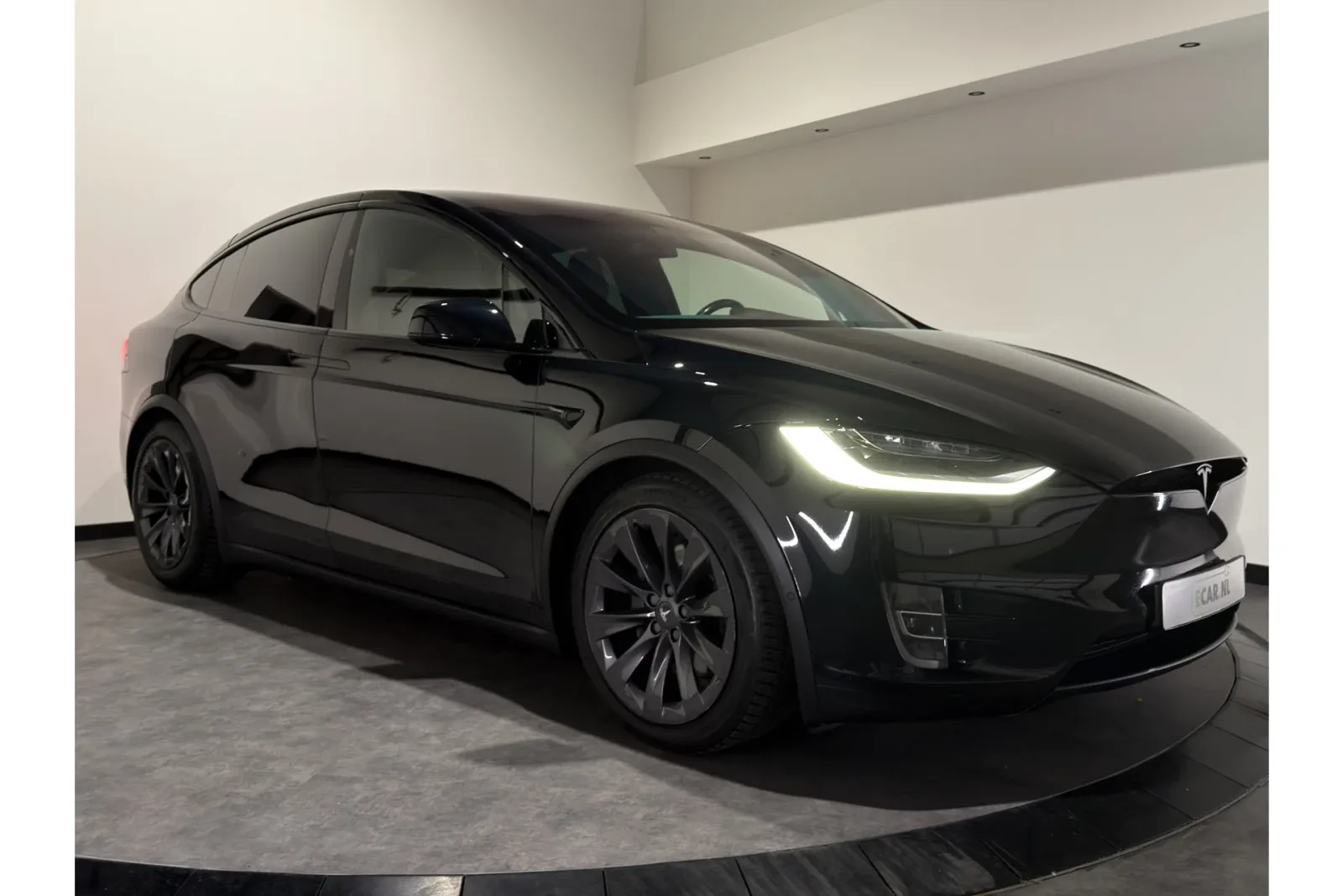 Tesla Model X (2018) — foto 1