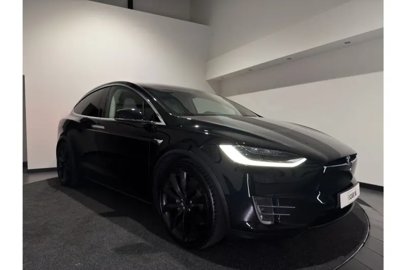 Tesla Model X (2018)