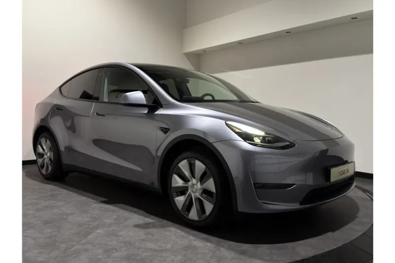 Tesla Model Y (2023)