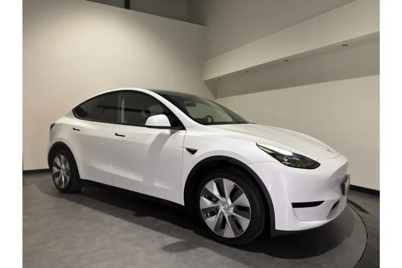 Tesla Model Y (2022)
