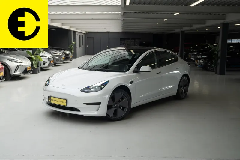 Tesla Model 3 (2023)