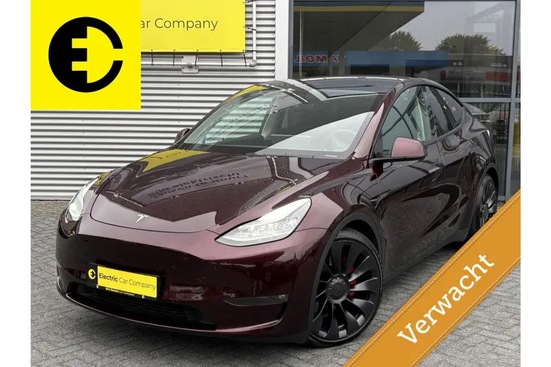 Tesla Model Y (2023)