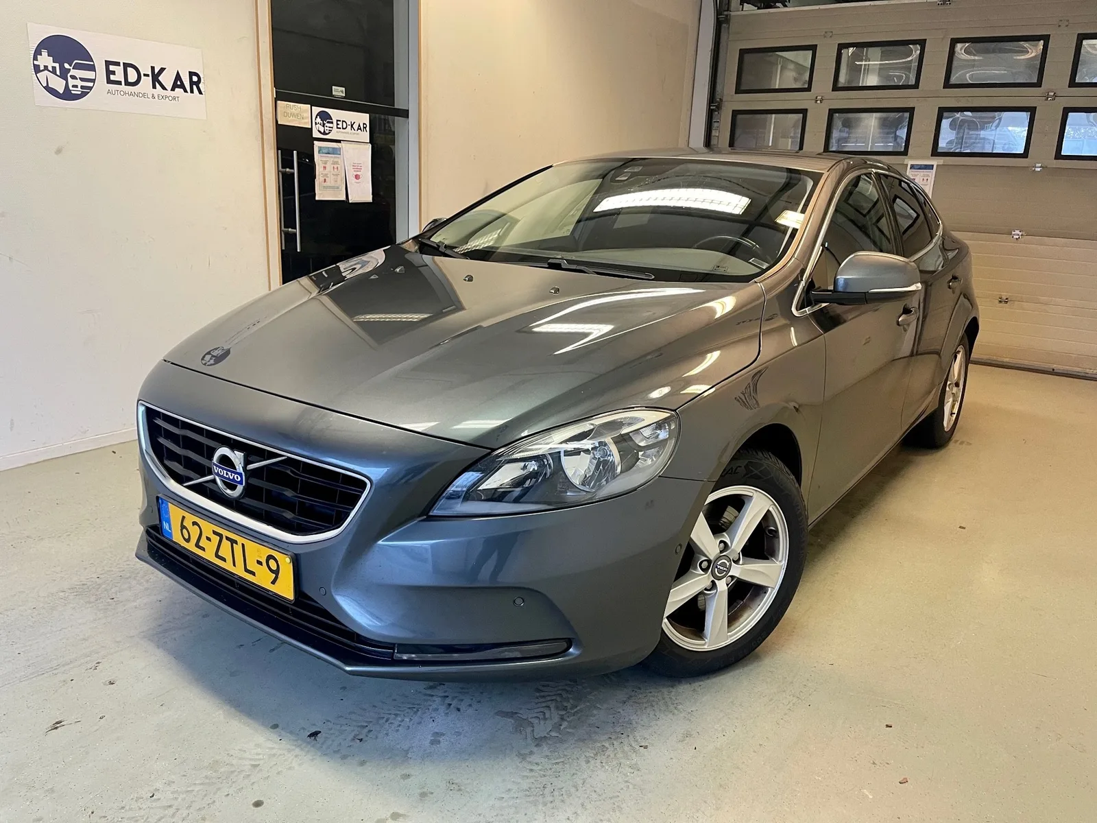 Volvo V40 (2013) — foto 1