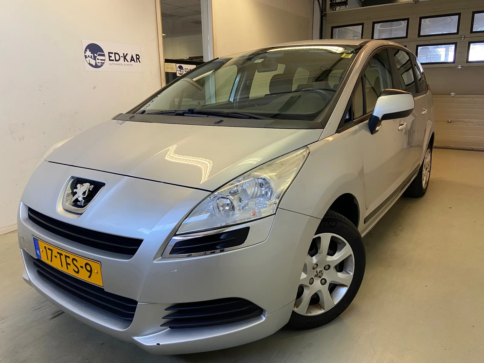 Peugeot 5008 (2010) — foto 1