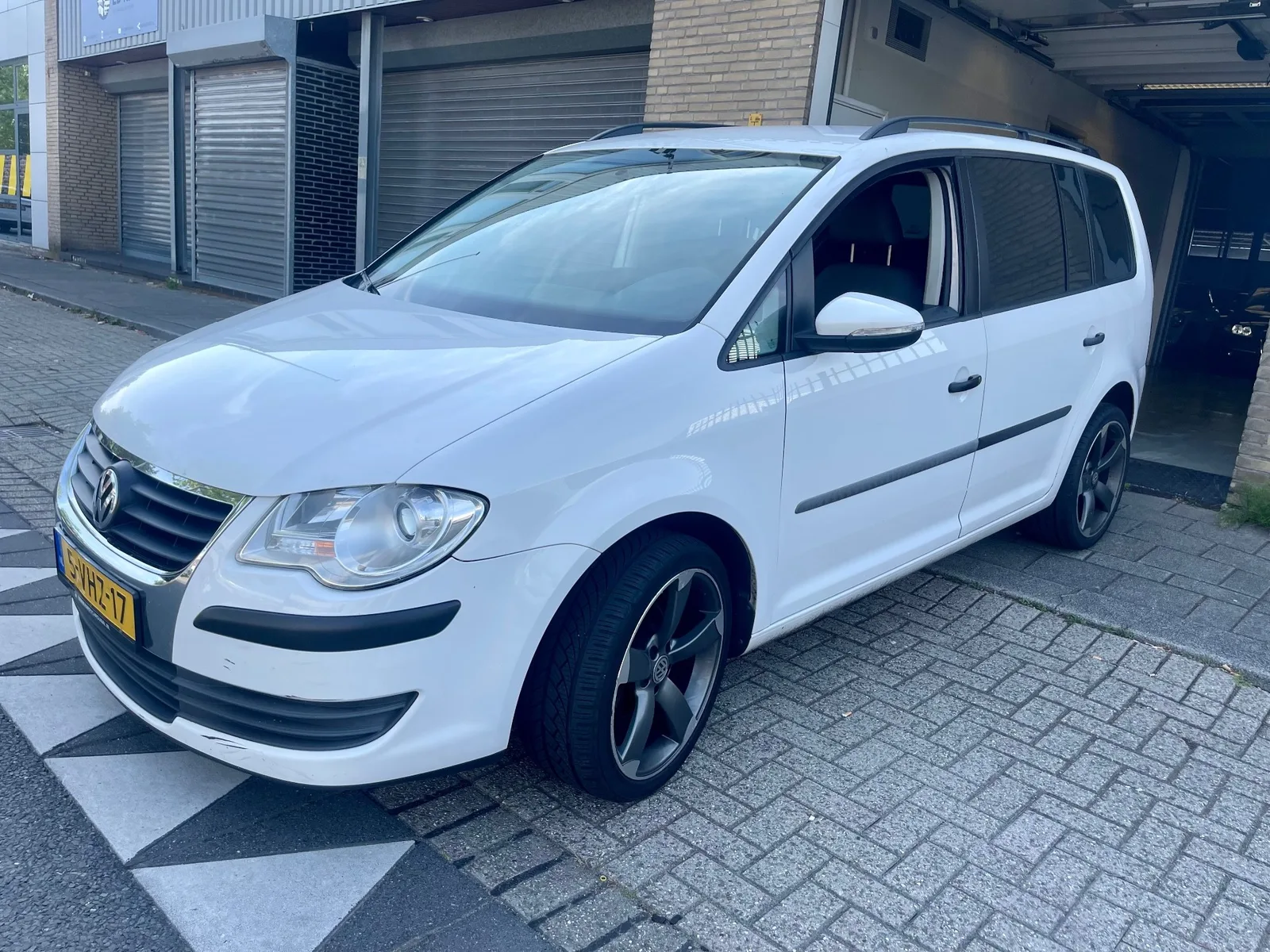 Volkswagen Touran (2010) — foto 1