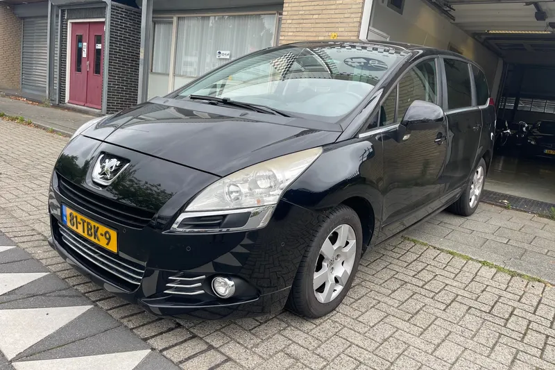 Peugeot 5008 (2012)