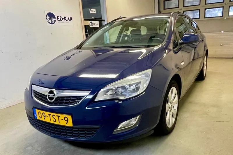 Opel Astra (2012)