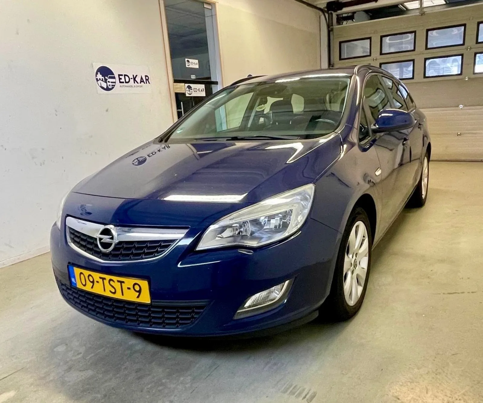 Opel Astra (2012) — foto 1