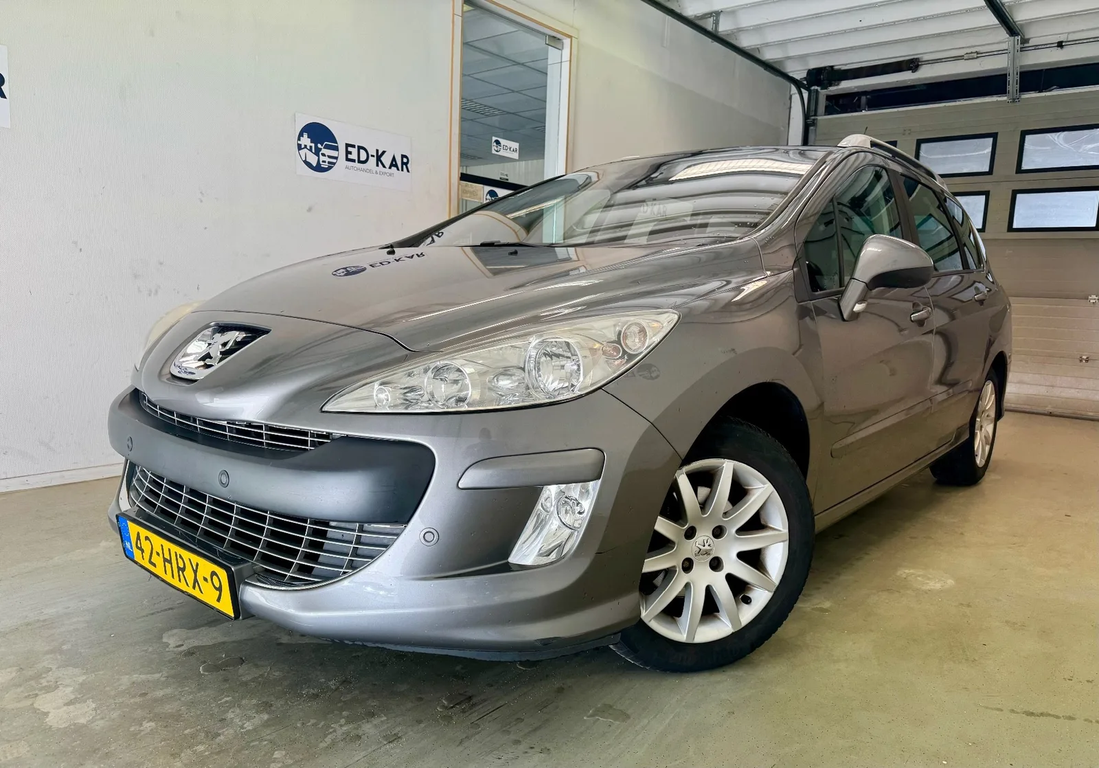 Peugeot 308 (2009) — foto 1
