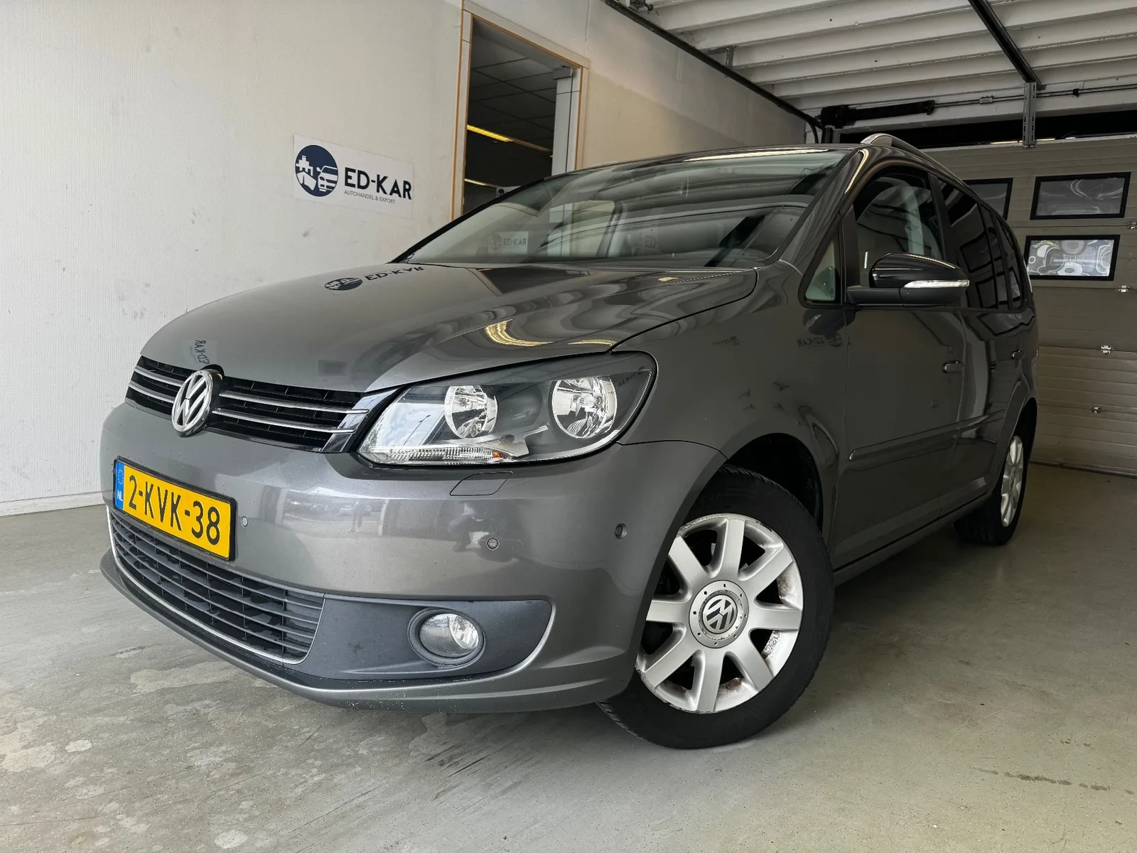 Volkswagen Touran (2013) — foto 1