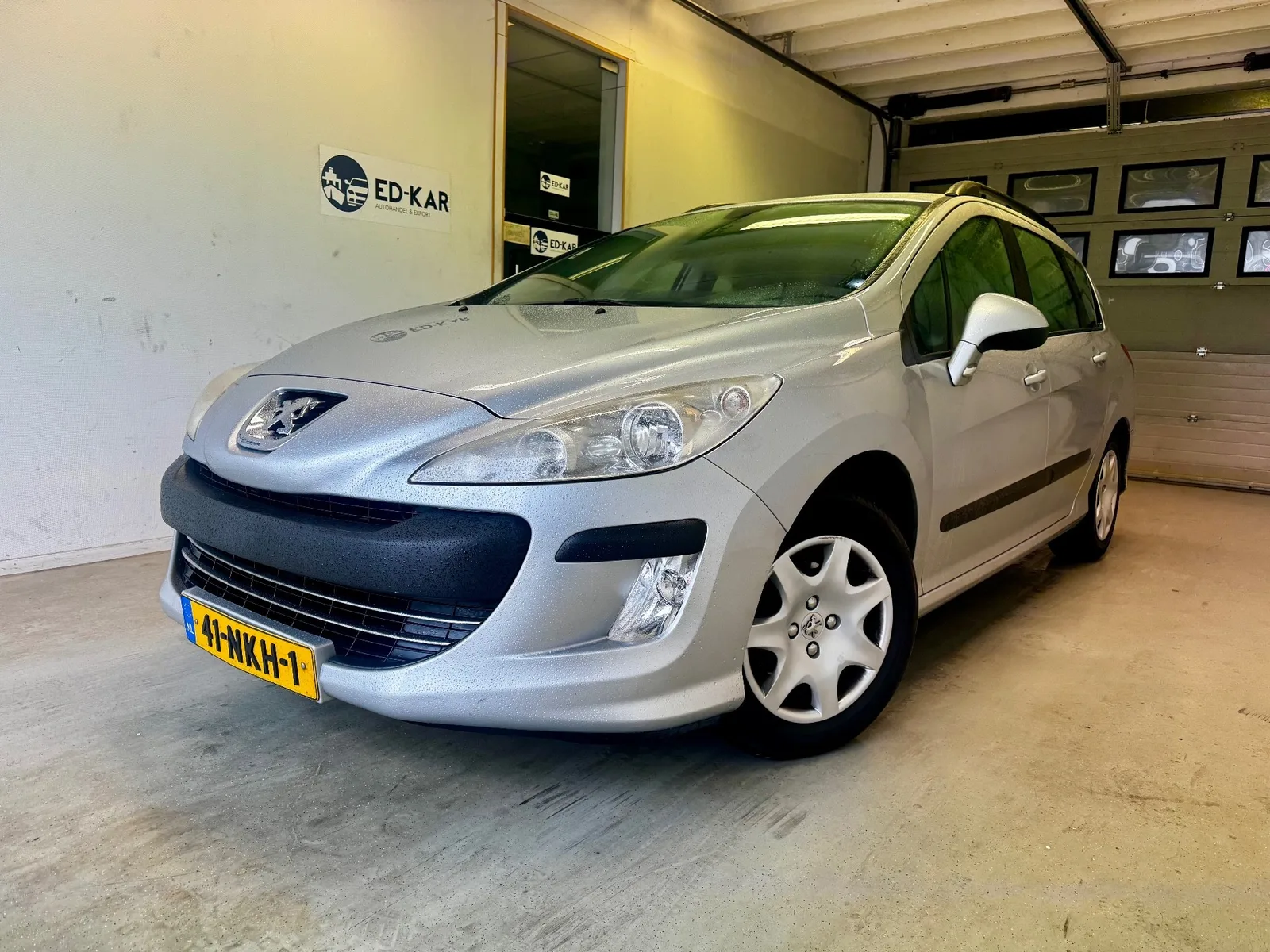 Peugeot 308 (2010) — foto 1